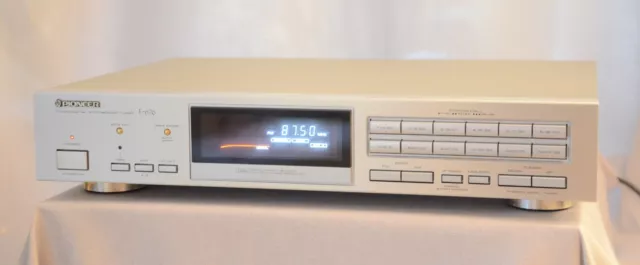 Pioneer F-676 Stereo FM Radio Tuner Silber