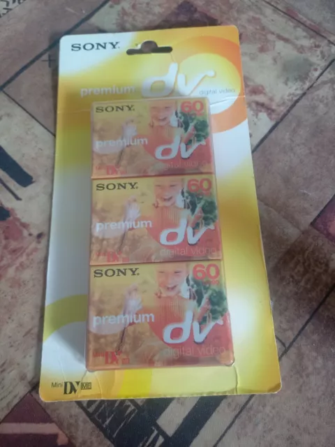 3 cassettes  MINI DV  SONY PREMIUM  60 minutes neuves sous blister