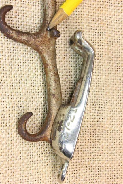 4 Coat Hooks Clothes Hanger Fold Up Arm Old Laundry Bath Vintage 1921 Patent 6