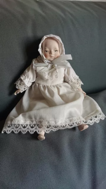 Porzellanpuppe mit Taufkleid, ca. 25 cm,  70er/80er Jahre