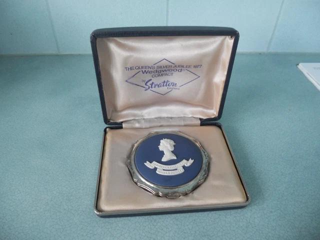 Vintage Wedgwood Jasperware Blue + Silver Stratton Compact - Silver Jubilee
