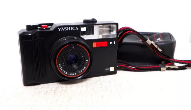 YASHICA MF-3 35mm film point and shoot camera with case lomo retro