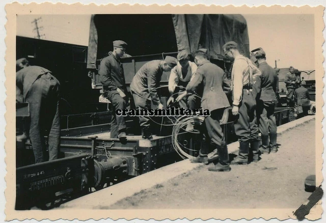 Orig. Foto Lkw Eisenbahn Verladung Zug am Bahnhof FONTAINEBLEAU Frankreich 1943