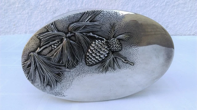 Boîte En étain Art Nouveau 1900 - Décor Pommes De Pin - Signée