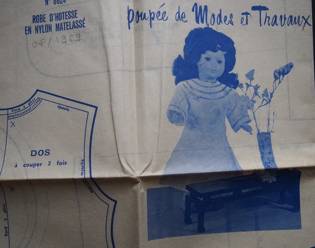 Patron De Couture MODES ET TRAVAUX Pour Vêtements De Poupée Marie Françoise - Numéro De Février 1978