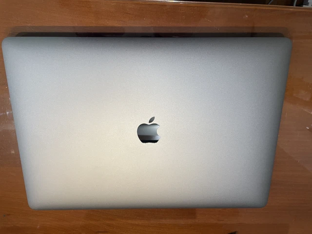 Apple MacBook Pro 15,4" Touch Bar (256GB SSD, Intel Core i7 - 16Gb RAM) 2