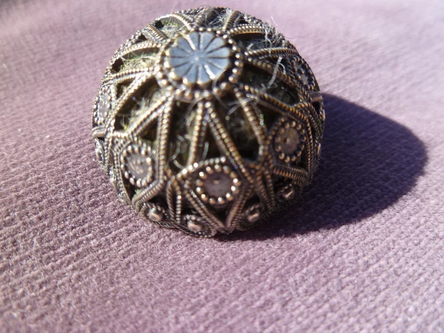 Bouton ancien metal travaillé 26 mm