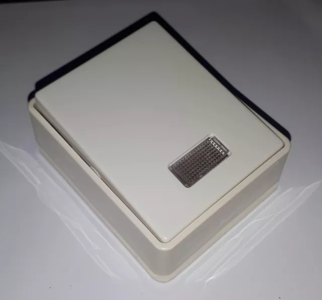 Multiprise connectée 10A avec 4 prises USB et compatible Alexa & Google  Assistan - PEARL