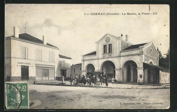 CPA Gornac, La Mairie, la Place