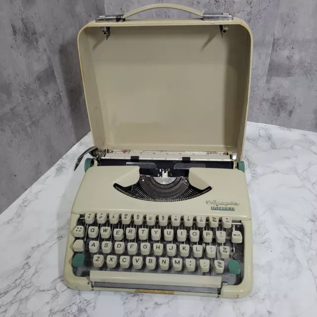 Máquina de escribir portátil Olympia Splendid 33 con estuche - necesita atención.