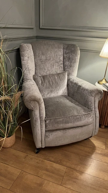 Dfs queen sales anne chair