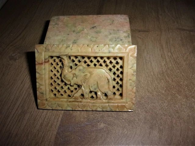 Mini Boîte à bijoux ou à trésors en pierre sculptées noël li 12,50