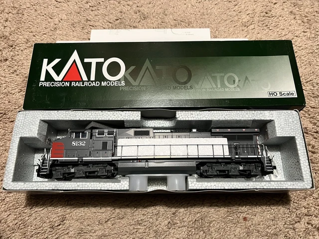 SP Southern Pacific GE C44-9W 8132 Kato Dash 9 DCC Ready