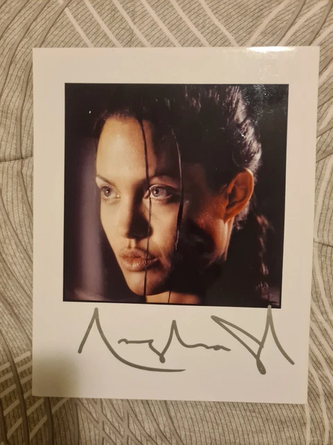 AUTOGRAPHE ORIGINAL DE l'actrice ANGELINA JOLIE / Tomb Raider Lara