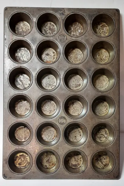 Ekco 2443 24-Cup Cupcake Muffin Pan Commercial 20.75"L x 14"W x 1.5"H, Used