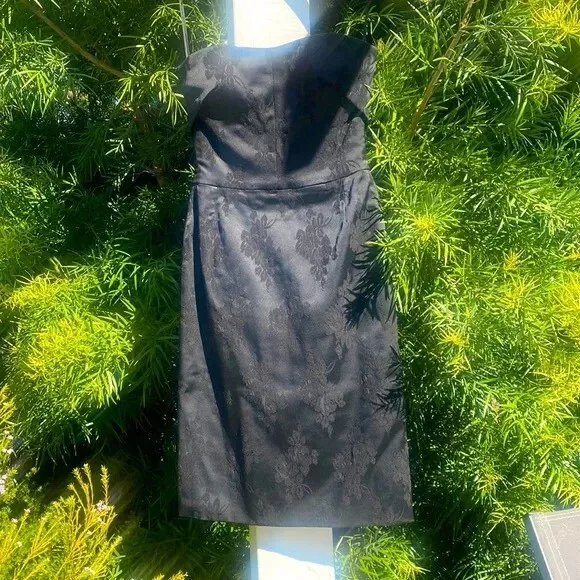 Stunning Dolce and Gabbana Satin dress with floral embroidery, Italian size 42