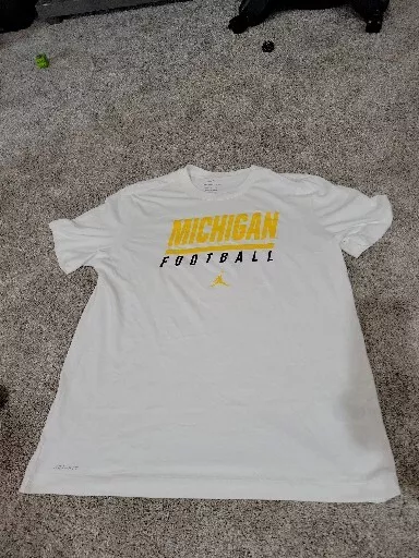 Nike Dri-Fit U of M Michigan Wolverines Football Jordan Logo t-Shirt Men’s Large