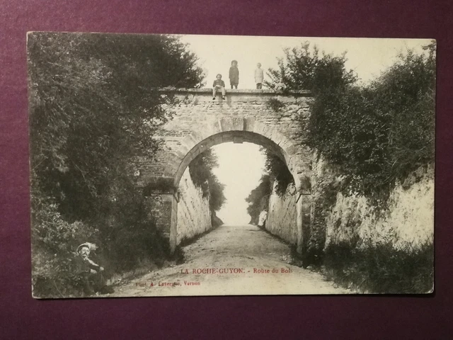 CPA 95 LA ROCHE GUYON - Route du Bois