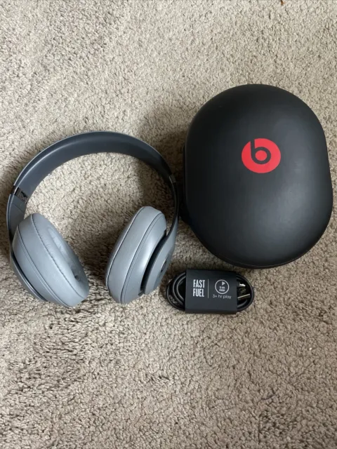 Beats by Dr. Dre Beats Studio3 Wireless Over-Ear Headphones – Gray Used