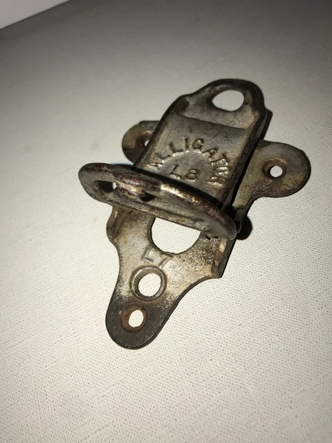 Vintage Cast Iron Barn Door Latch ALLIGATOR L8 Used  * Pull Chain Missing 2