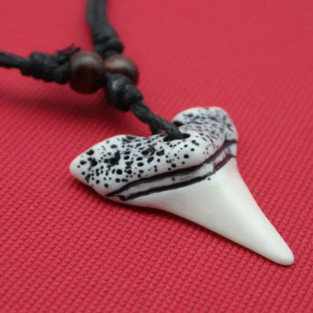 Collana con pendente Ciondolo dente finto di Squalo Uomo Surfista Shark Surf