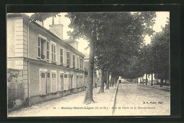 CPA Boissy-Saint-Lèger, Rue de Paris et la Gendarmerie