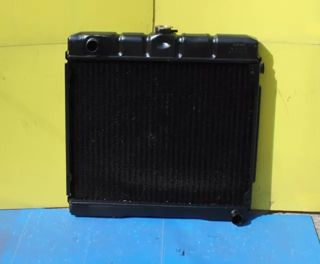 Radiateur Mercedes 240 Diesel Origine Behr.type 113 501 08 01.