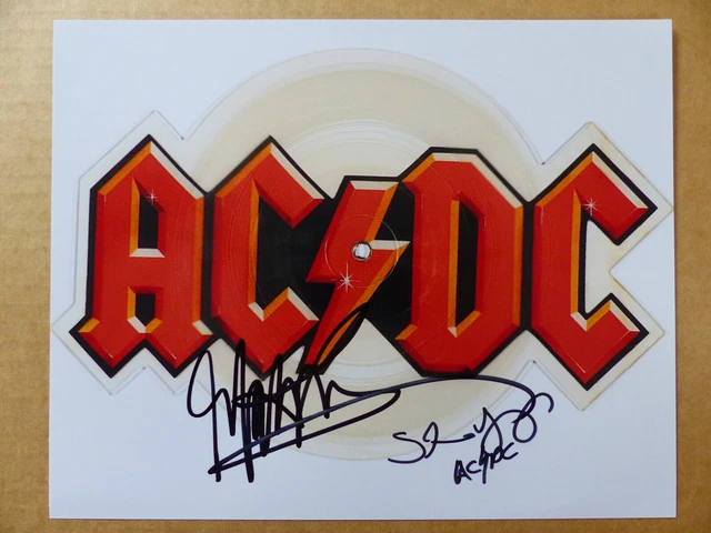 AC/DC MATT LAUG & Stevie Young signed Autogramm signiert auf 20x25 cm ...