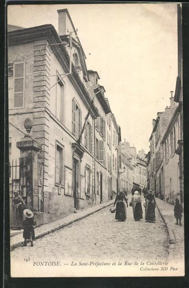 CPA Pontoise, La Sous-Préfecture et la Rue de la Coutellerie