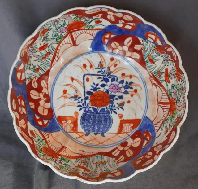 19th C. Japanese IMARI Porcelain Bowl 9 1/2" Floral Design w/ Scalloped Edge