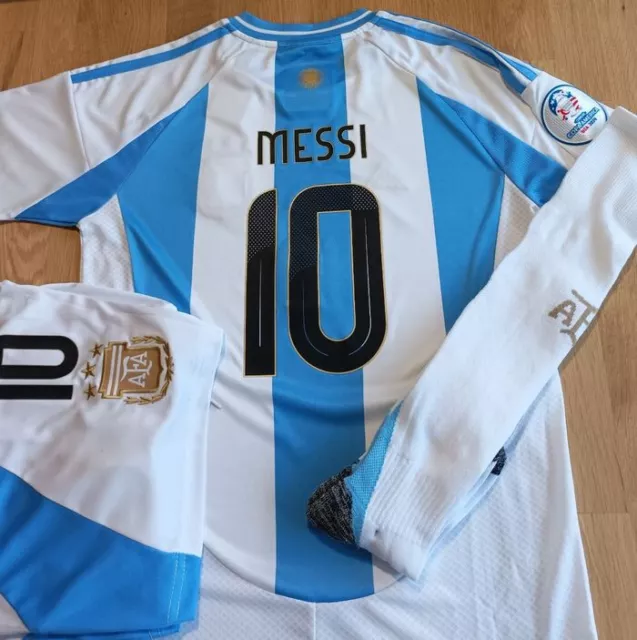 Kit complet Messi Argentine modèle Copa America 2024 choix de 8 à 14 ans + patch