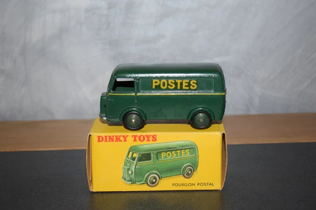 Lot de Lot de 2 Dinky Toys : - Fourgon postal D3A ref. 25BV, bel état