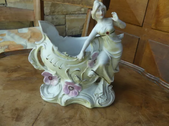 Arts décoratifs Statuette en porcelaine Art Nouveau Jeune femme vasque fleurie