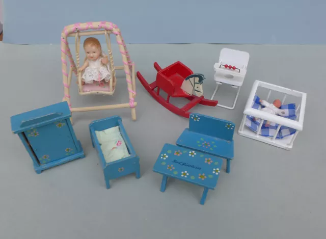 Puppenstube - Puppenhaus - Kinderzimmermöbel und Schaukel ab 50er Jahre