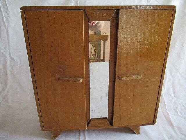 Ancienne Armoire De Poupée En Bois – XIXe Siècle