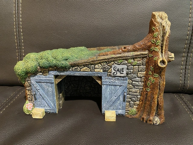 Habitat Hideaway Grandpa's Shed Displayer for Wee Forest Folk RARE  Vintage 1995