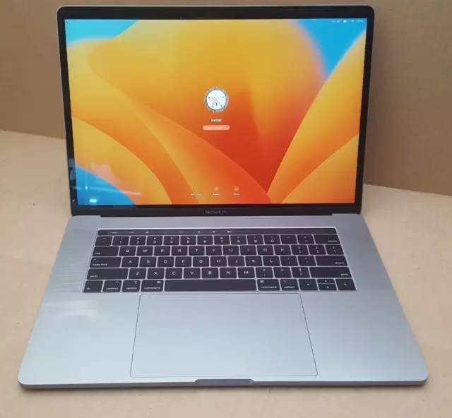 Apple MacBook Pro A1990 Touchbar 6-Core i7 2.2Ghz 15.4" 16GB Ram 256GB 2018 555X