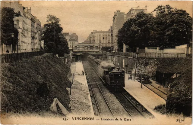 CPA Vincennes - Interieur de la Gare (275444)