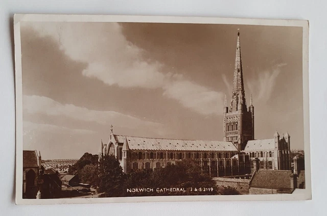 Vintage Unposted J&S 2119 B&W Postcard - Norwich Cathedral (b)