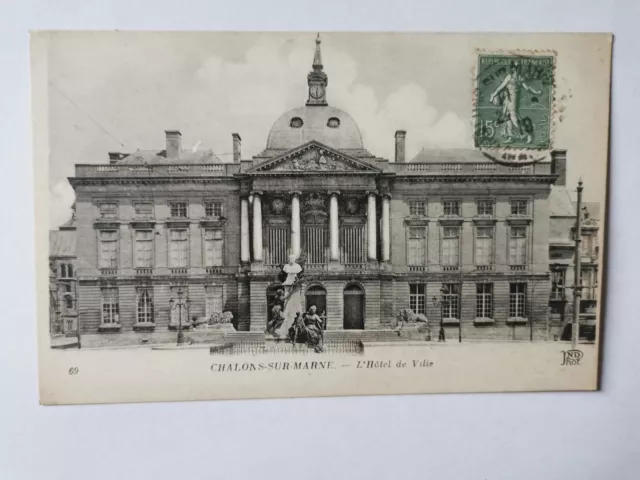 CPA 51 CHALONS-SUR-MARNE - L'Hôtel de Ville