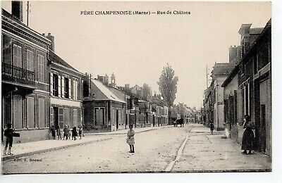 FERE CHAMPENOISE - Marne - CPA 51 - des enfants rue de Chalons