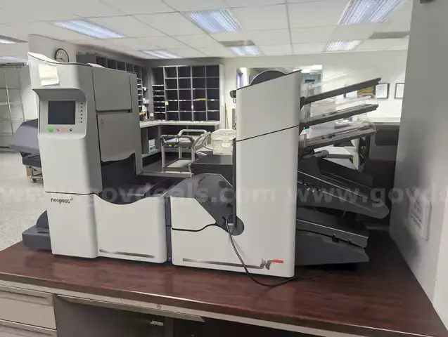 Neopost Si-82 High Volume Folding Inserting Machine