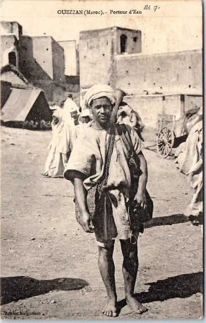 MAROC - OUEZZAN - porteur d'eau