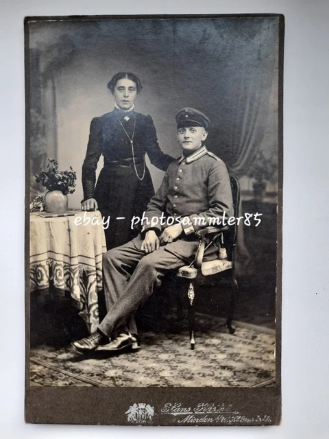 KAB Minden Soldat Offizier sitzt im Stuhl mit Braut WK1 Westfalen CdV Foto