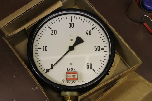 Manometer senkrecht 160mm 0-60 MPa (0-600 bar) Klasse 1,0 M20x1,5 TGL16374 #MB2