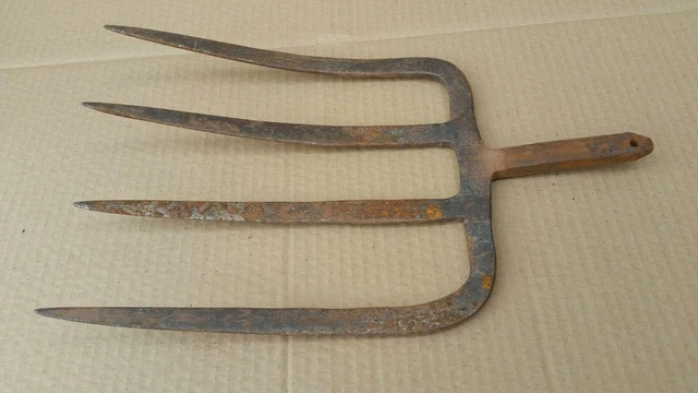 altes Gartengerät Hacke Feldhacke Gartenhacke