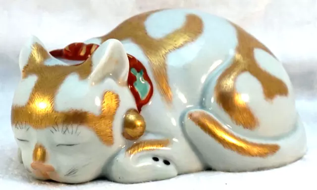 Vintage Kutani Japanese Porcelain Ceramic Sleeping Cat Figurine with Gold 61/8"