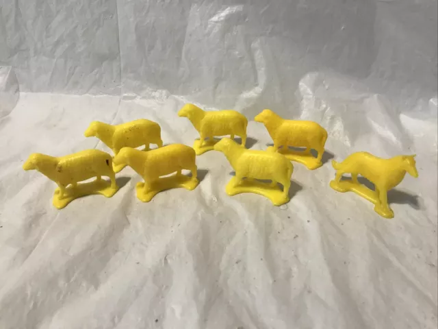 1970’S VINTAGE Yellow PLASTIC MINIATURE ANIMAL FIGURES SHEEP AND COLLIE Mpc