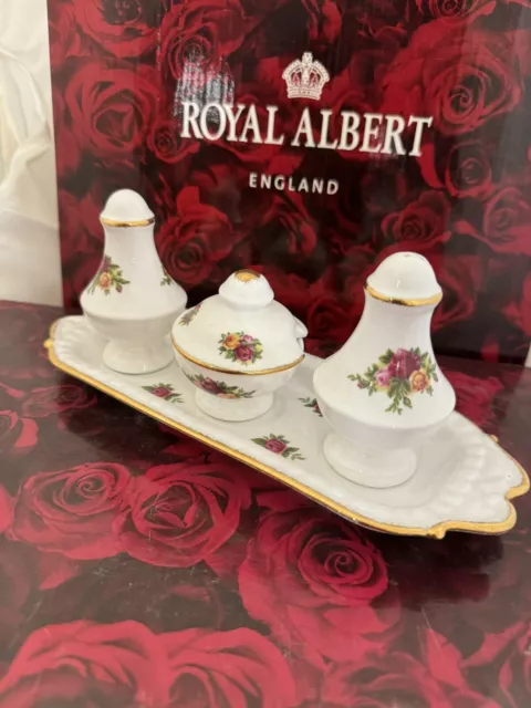 Royal Albert Doulton Old Country roses salt & Pepper Cruet Set England