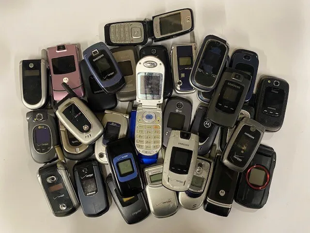 Lot of Assorted Cell Phones For Parts Scrap Trade In or Gold Recovery FREE SHIP